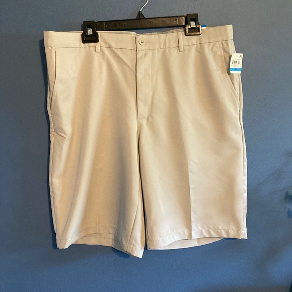 Greg Norman Golf Shorts - Picture 1 of 4